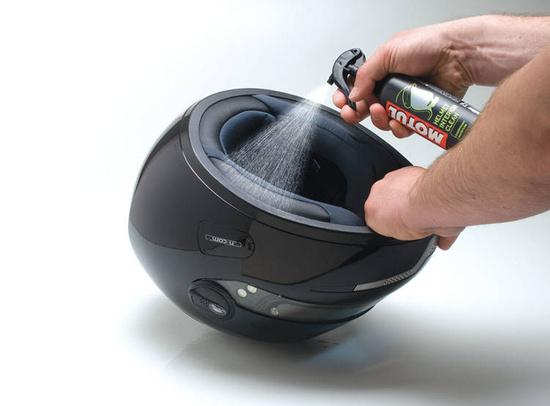 MOTUL M2 HELMET INTERIOR CLEAN 250ML (CZYŚCI WNĘTRZE KASKU) (ATOMIZER)